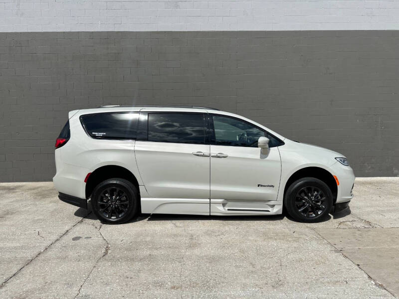 2021 Chrysler Pacifica Touring L