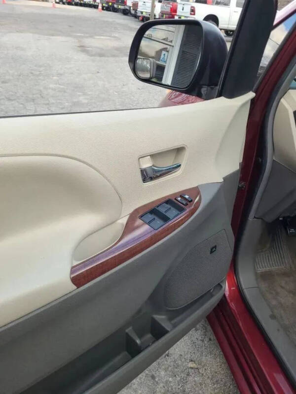 2012 Toyota Sienna Limited 7-Passenger