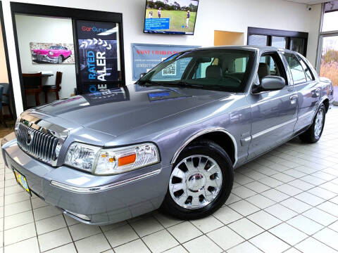 2006 Mercury Grand Marquis for sale at SAINT CHARLES MOTORCARS in Saint Charles IL