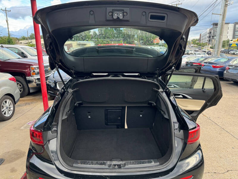 2017 Infiniti QX30 Premium