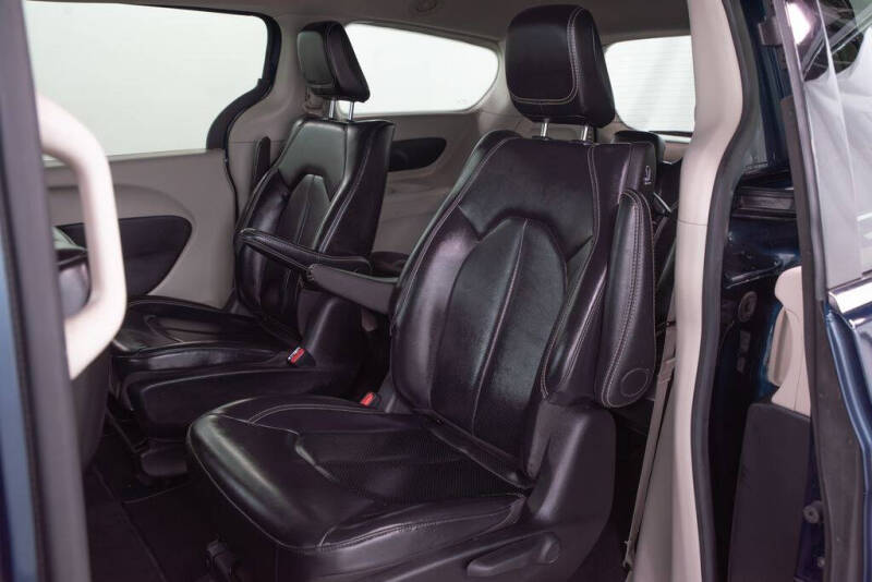 2024 Chrysler Pacifica Plug-In Hybrid Select