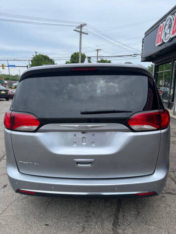 2017 Chrysler Pacifica Touring-L