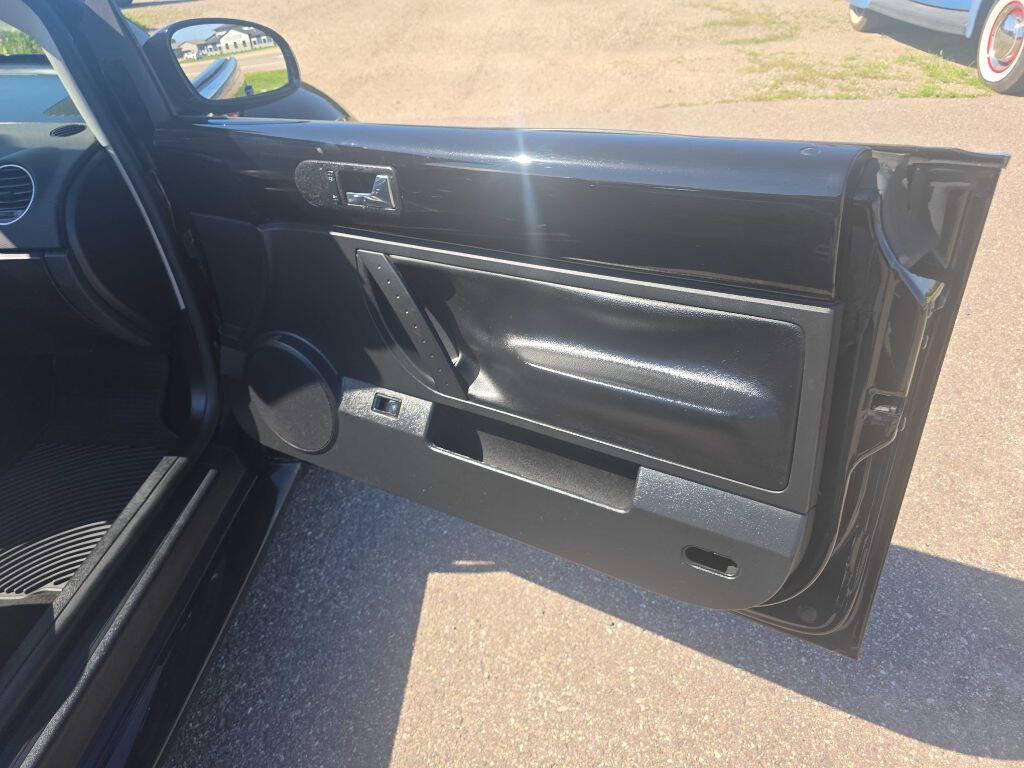 2008 Volkswagen New Beetle Convertible 39