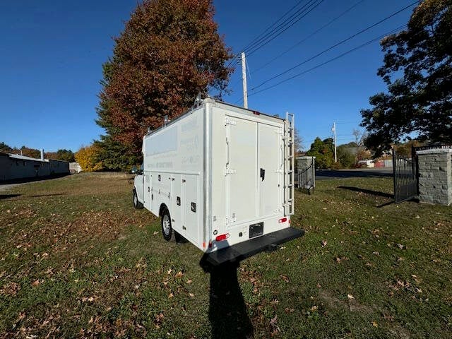 2017 Chevrolet Express Cutaway Base photo 9