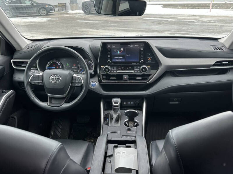 2022 Toyota Highlander Hybrid XLE