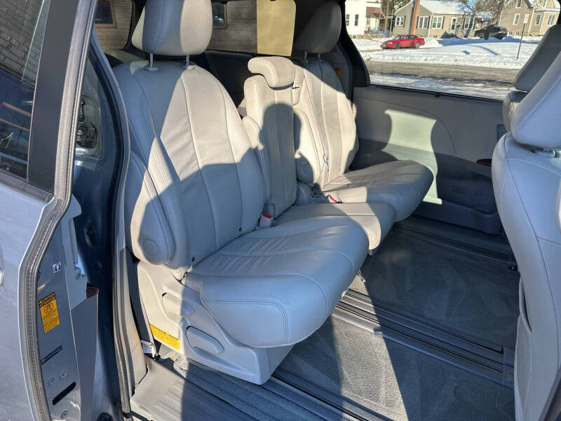 2013 Toyota Sienna XLE 8-Passenger