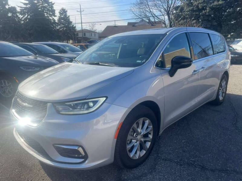 2026 Chrysler Pacifica Limited's photo