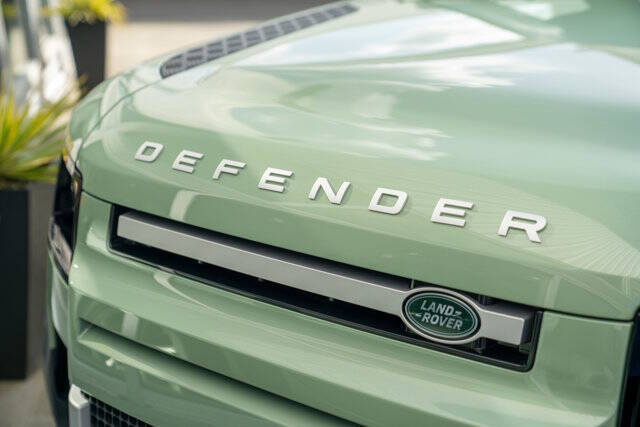 2023 Land Rover Defender 4