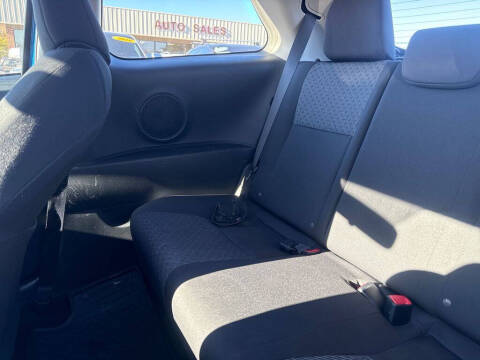 2016 Toyota Yaris 3-Door LE