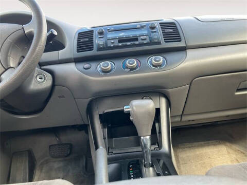 2005 Toyota Camry LE