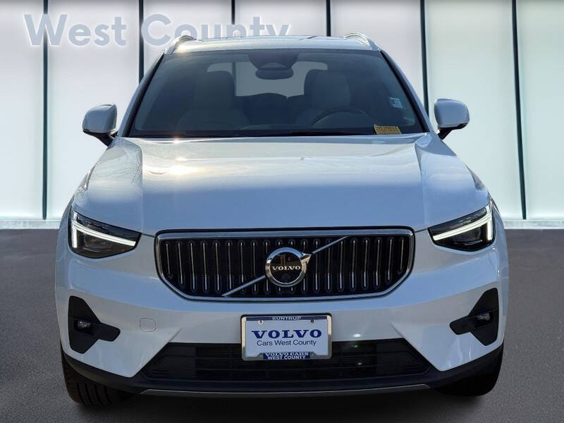 2023 Volvo XC40 B5 Ultimate Bright Theme