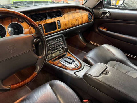 2005 Jaguar XKR