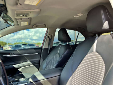 2020 Toyota Camry SE