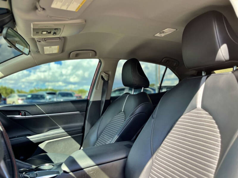 2020 Toyota Camry SE