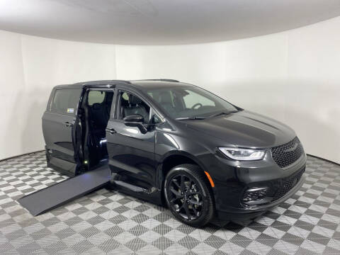 2023 Chrysler Pacifica for sale at AMS Vans in Tucker GA