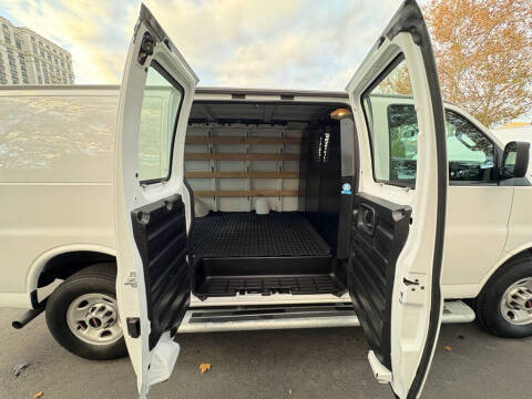 2024 GMC Savana 2500
