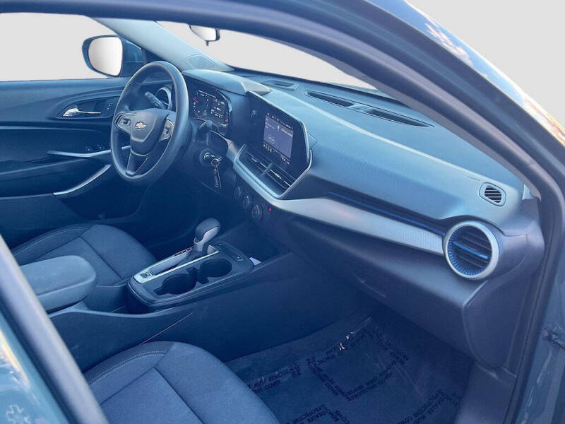 2025 Chevrolet Trax LS