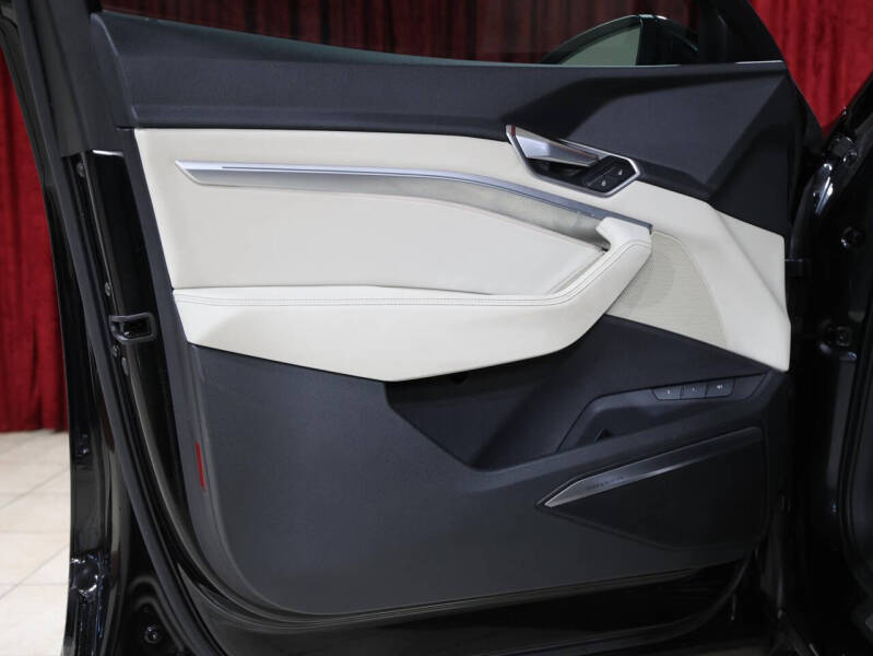 2019 Audi e-tron quattro Premium Plus
