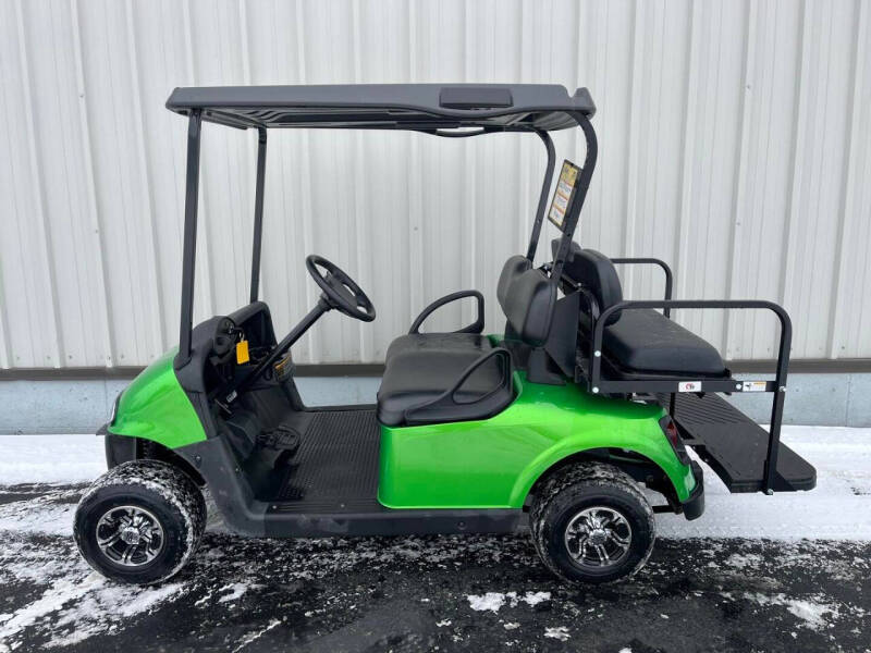 2023 E-Z-GO RXV