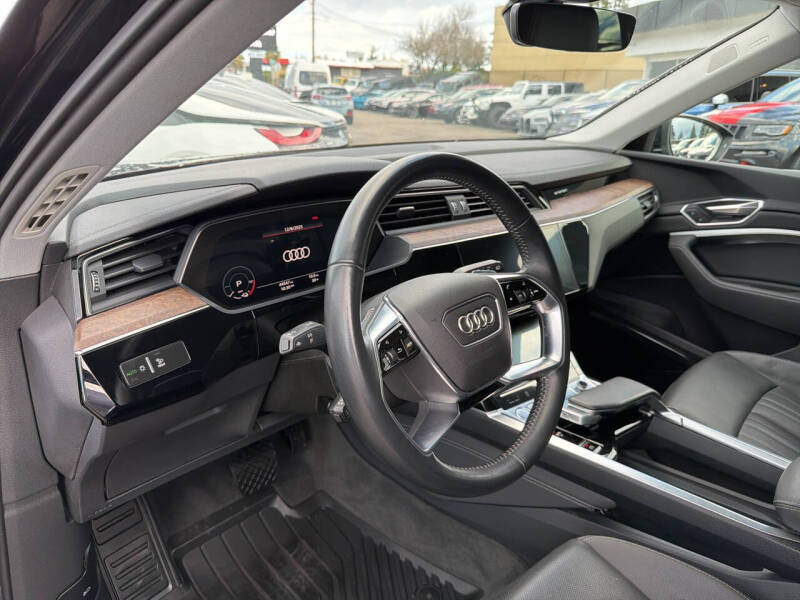 2019 Audi e-tron quattro Premium Plus