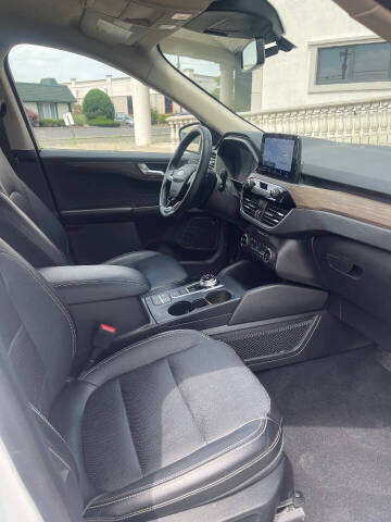 2020 Ford Escape Titanium