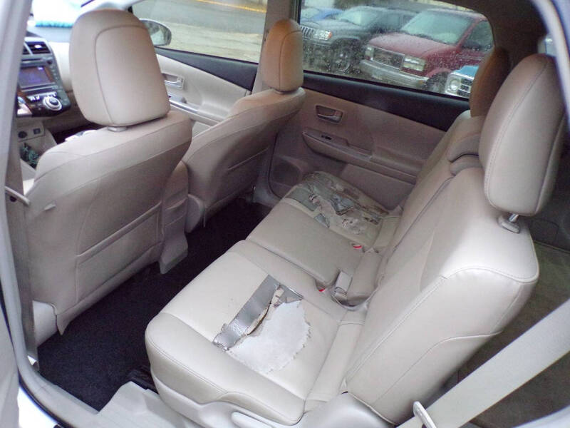 2013 Toyota Prius v Five