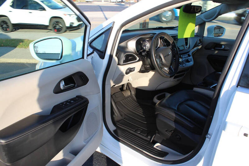 2022 Chrysler Pacifica Touring L