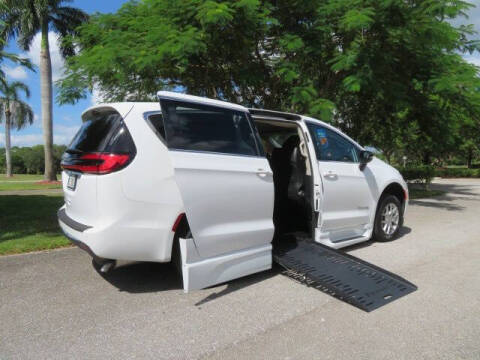 2024 Chrysler Pacifica Touring L