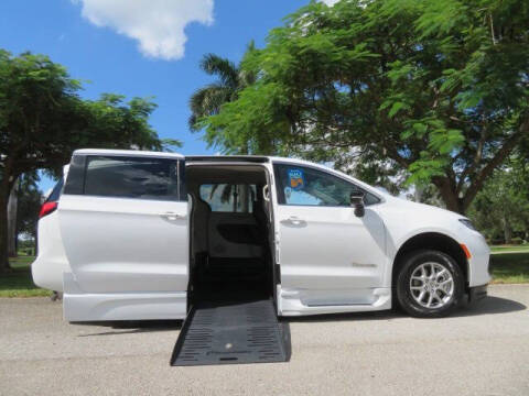 2024 Chrysler Pacifica Touring L