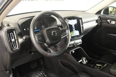 2023 Volvo XC40 B4 Ultimate Dark Theme