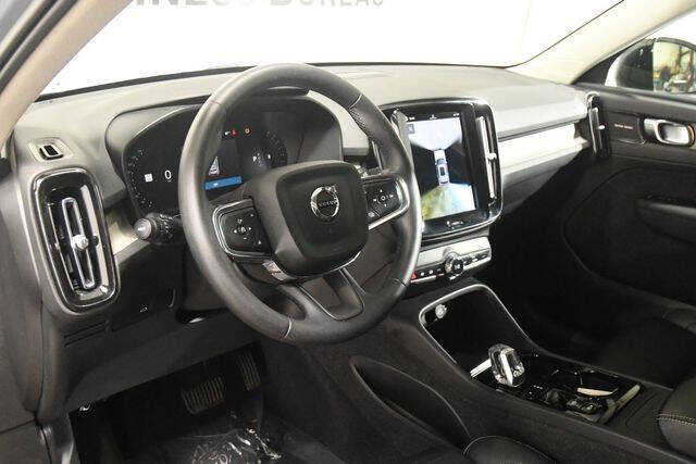 2023 Volvo XC40 B4 Ultimate Dark Theme