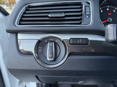 2018 Volkswagen Passat 2.0T SE