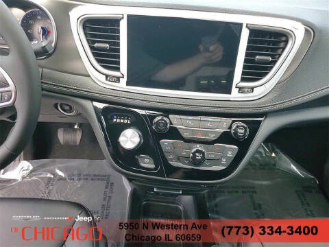 2025 Chrysler Pacifica Select