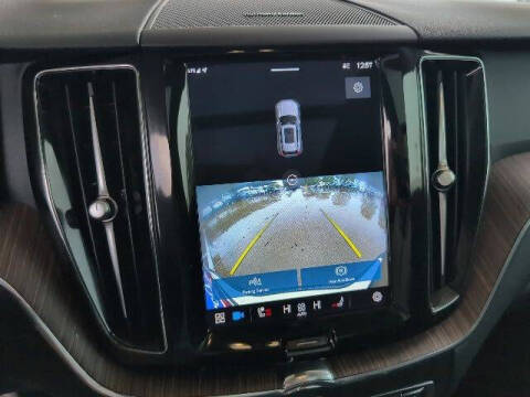 2022 Volvo XC60 B5 Momentum