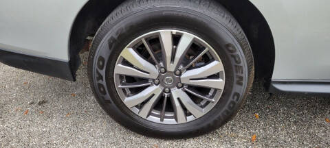 2020 Nissan Pathfinder SV