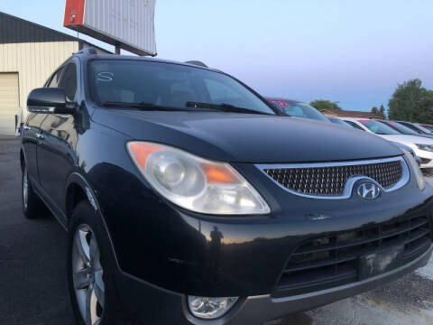 2008 Hyundai Veracruz for sale at BELOW BOOK AUTO SALES in Idaho Falls ID