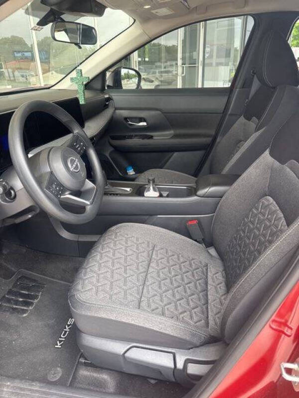 2025 Nissan Kicks SV