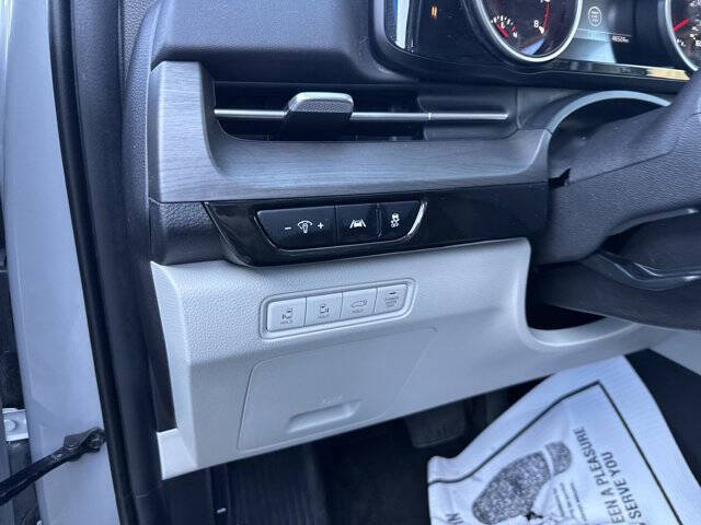 2024 Kia Carnival EX