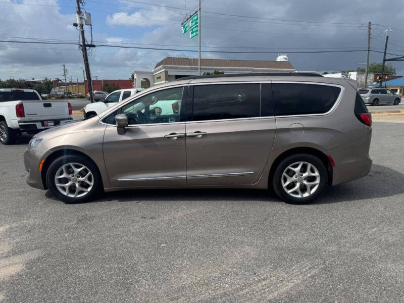 2017 Chrysler Pacifica Touring-L