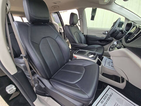 2024 Chrysler Pacifica Plug-In Hybrid Select
