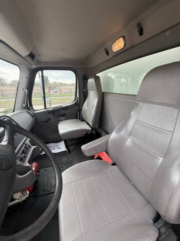 2019 Freightliner M2 106