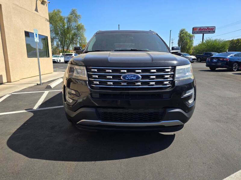 2017 Ford Explorer XLT photo 4