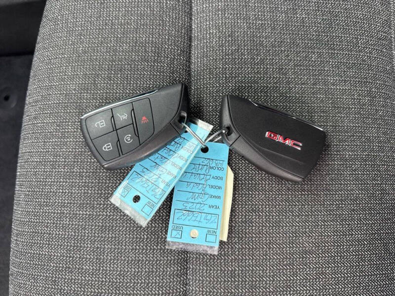 2025 GMC Acadia Elevation