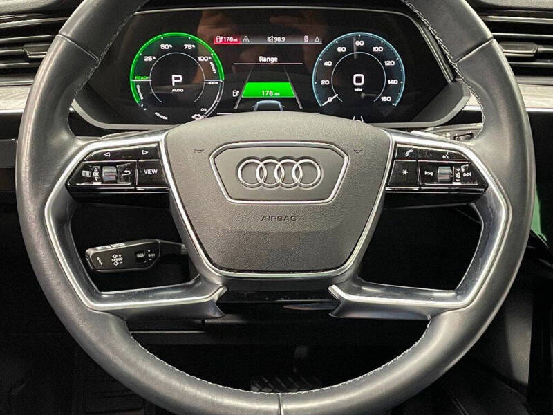 2022 Audi e-tron quattro Premium Plus
