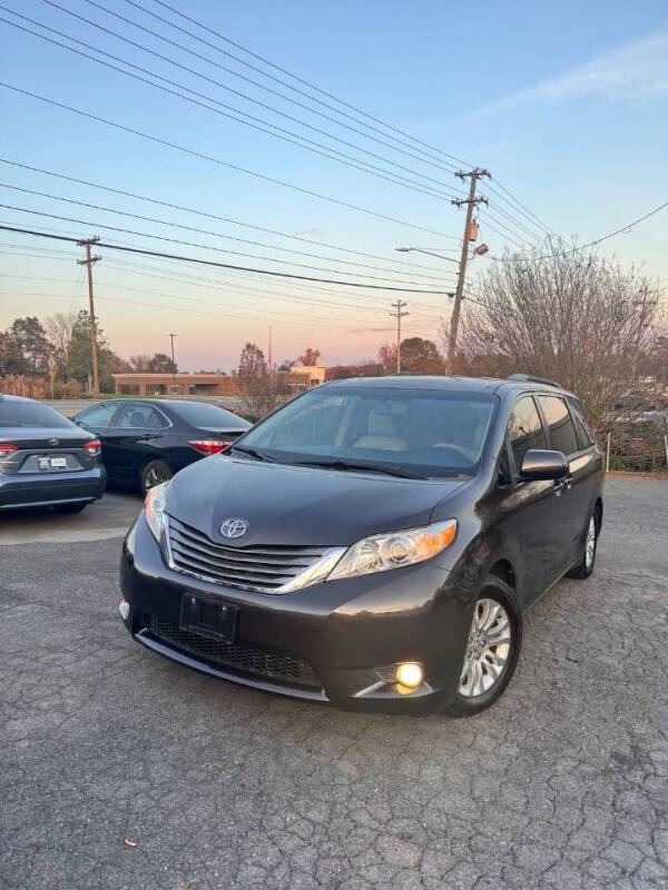 2013 Toyota Sienna XLE 8-Passenger