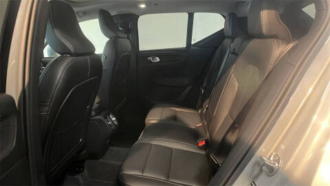 2025 Volvo XC40 B5 Core Bright Theme