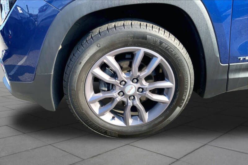 2023 GMC Terrain SLT