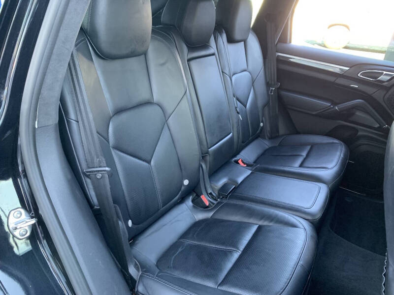 2014 Porsche Cayenne GTS