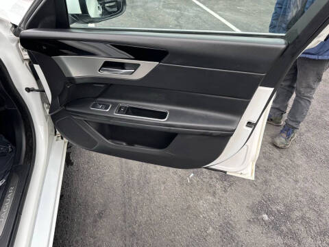 2017 Jaguar XF 35t Premium