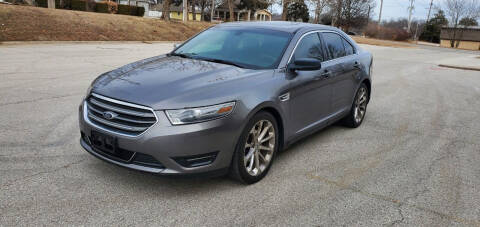 2013 Ford Taurus for sale at EXPRESS MOTORS in Grandview MO